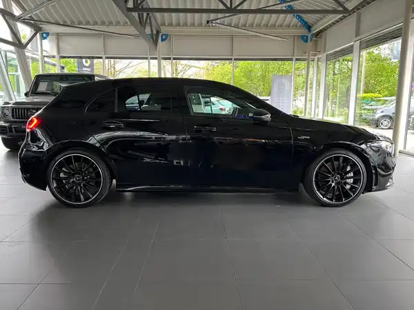 MERCEDES-BENZ AMG A 35 (5/28)