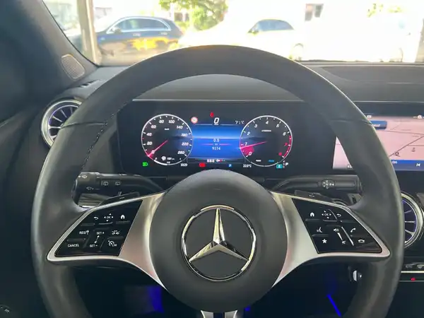 MERCEDES-BENZ B 200 (15/25)