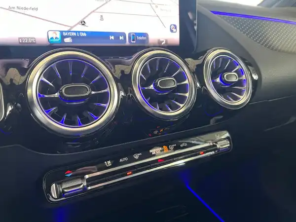 MERCEDES-BENZ B 200 (18/25)