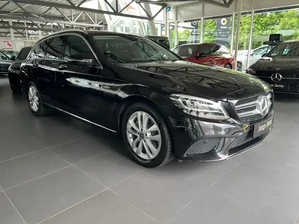 MERCEDES-BENZ C 200 (4/24)