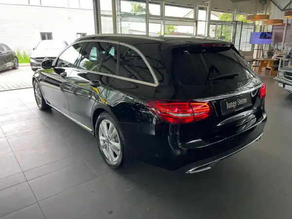 MERCEDES-BENZ C 200 (8/24)