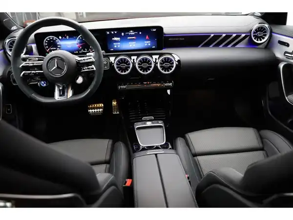 MERCEDES-BENZ CLA (13/26)