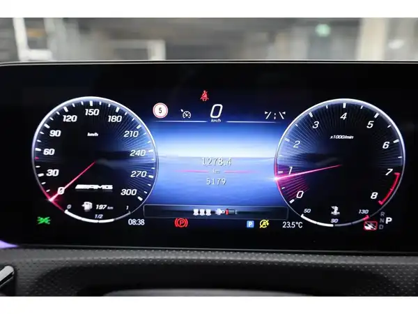 MERCEDES-BENZ CLA (15/26)
