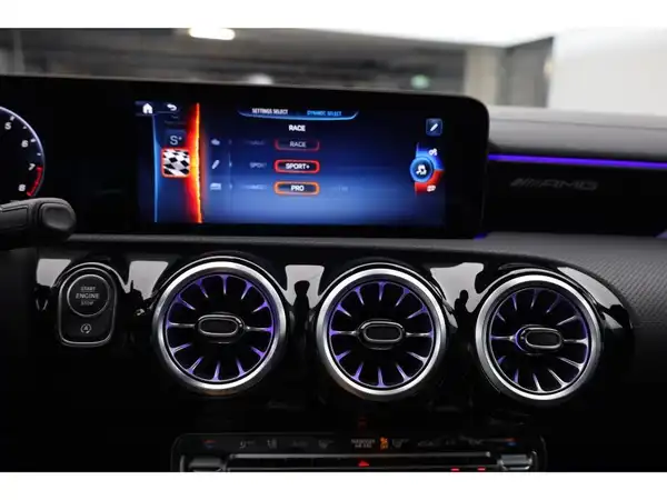 MERCEDES-BENZ CLA (20/26)