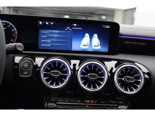 MERCEDES-BENZ CLA (21/26)