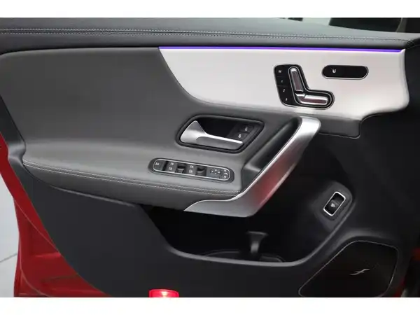 MERCEDES-BENZ CLA (10/26)