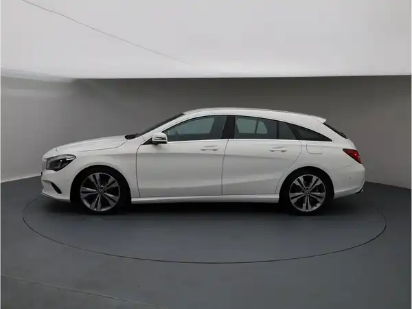 MERCEDES-BENZ CLA 180 (2/22)