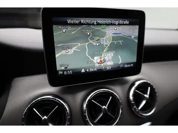 MERCEDES-BENZ CLA 180 (12/22)