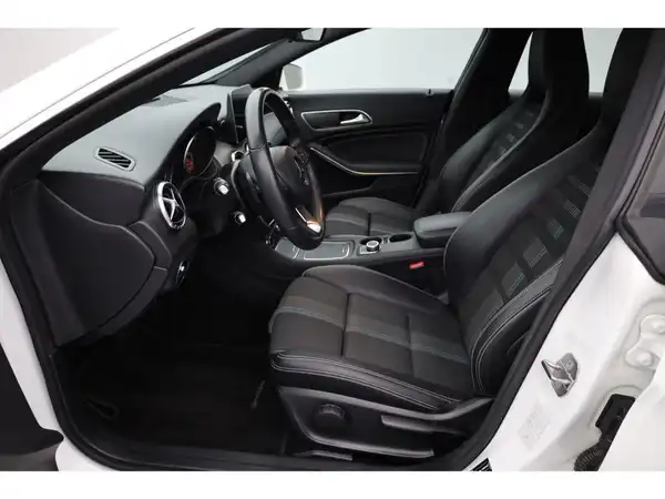 MERCEDES-BENZ CLA 180 (14/22)