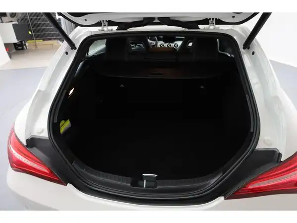 MERCEDES-BENZ CLA 180 (19/22)