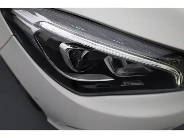 MERCEDES-BENZ CLA 180 (22/22)