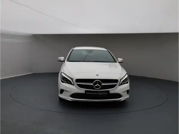 MERCEDES-BENZ CLA 180 (8/22)