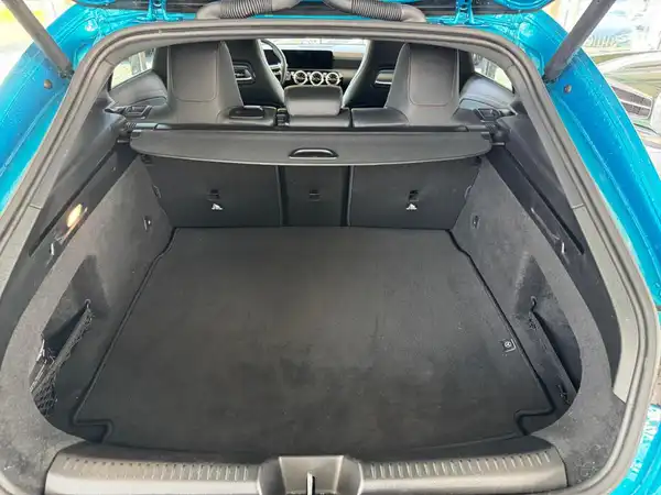 MERCEDES-BENZ CLA 200 AMG Line (11/31)