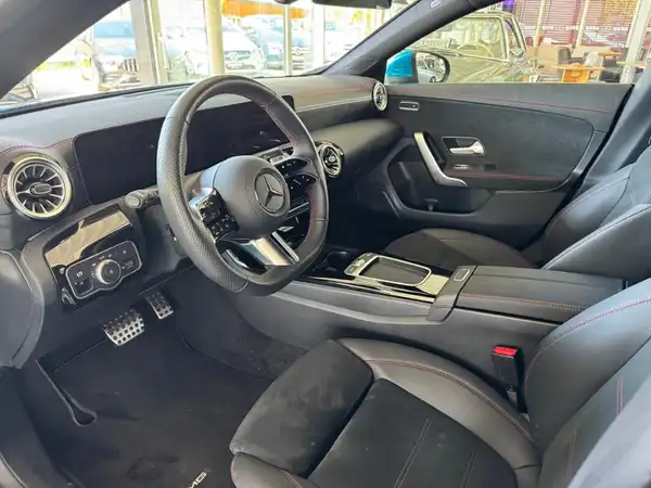 MERCEDES-BENZ CLA 200 AMG Line (8/31)