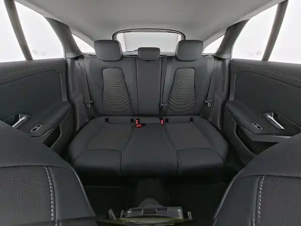 MERCEDES-BENZ CLA 180 (10/10)