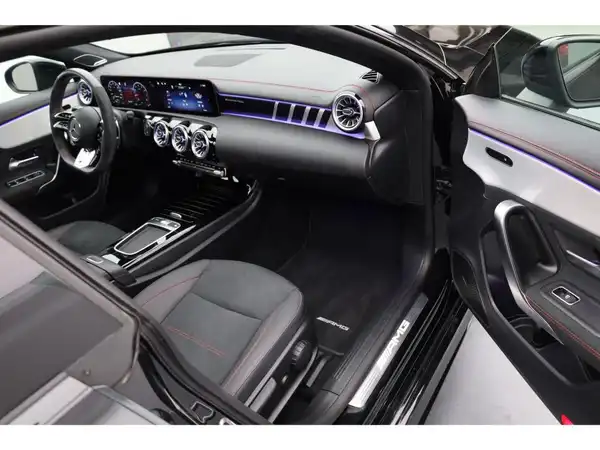 MERCEDES-BENZ CLA (13/27)