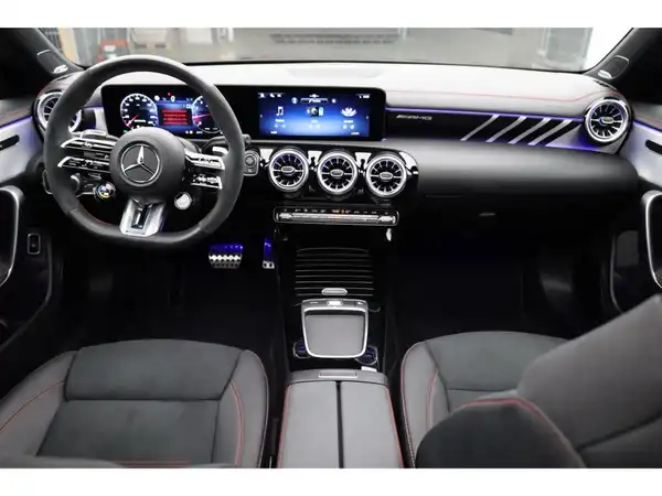 MERCEDES-BENZ CLA (14/27)