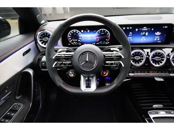 MERCEDES-BENZ CLA (15/27)