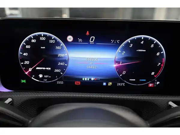 MERCEDES-BENZ CLA (16/27)