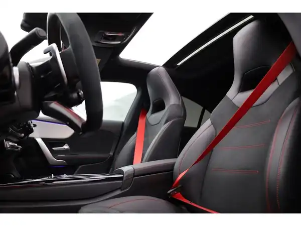 MERCEDES-BENZ CLA (24/27)
