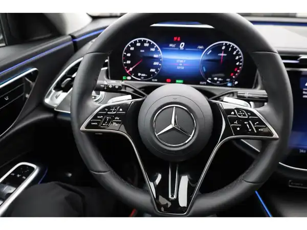 MERCEDES-BENZ E 300 (13/23)
