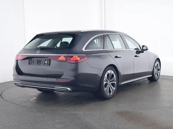 MERCEDES-BENZ E 220 (3/10)