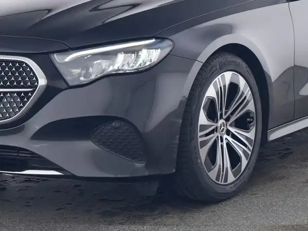 MERCEDES-BENZ E 220 (4/10)