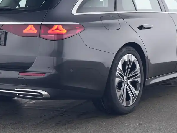 MERCEDES-BENZ E 220 (5/10)