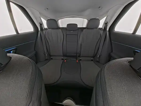MERCEDES-BENZ E 220 (9/10)
