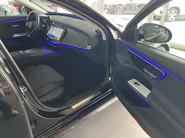 MERCEDES-BENZ E 200 (11/26)