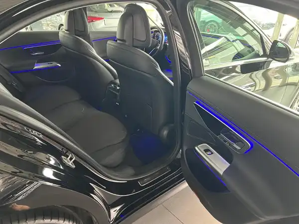 MERCEDES-BENZ E 200 (12/26)