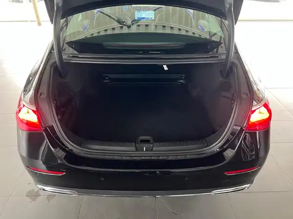 MERCEDES-BENZ E 200 (13/26)