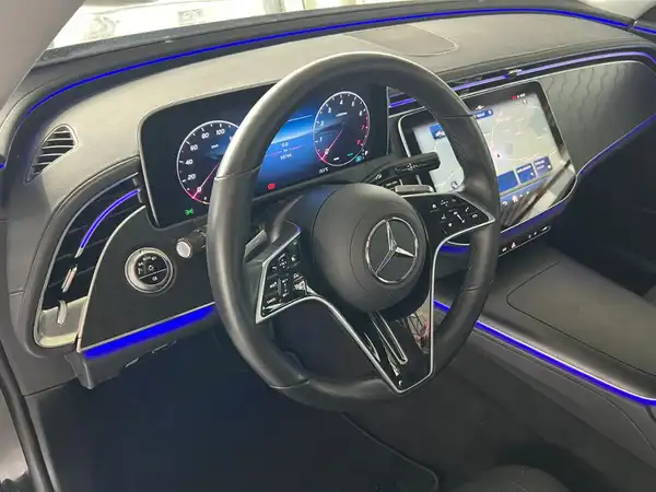 MERCEDES-BENZ E 200 (15/26)