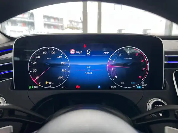 MERCEDES-BENZ E 200 (18/26)