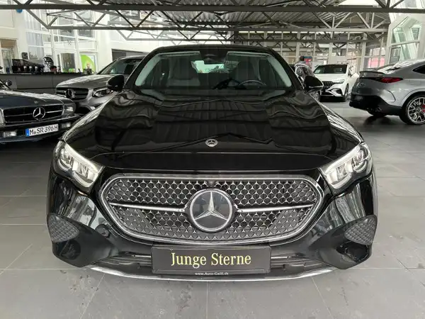 MERCEDES-BENZ E 200 (3/26)
