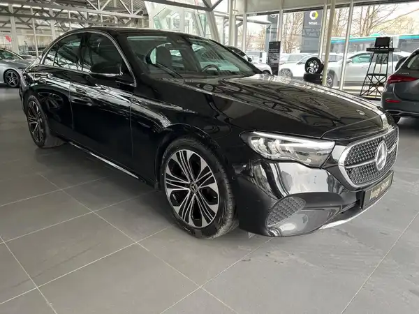 MERCEDES-BENZ E 200 (4/26)