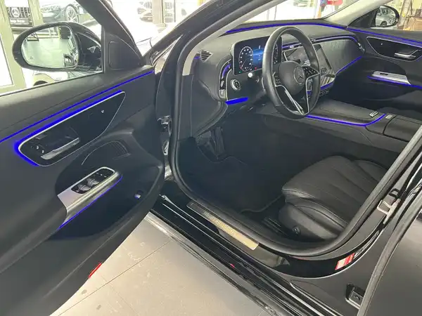 MERCEDES-BENZ E 200 (9/26)