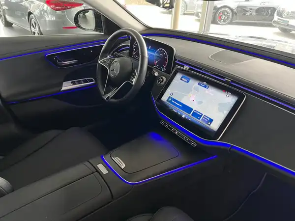 MERCEDES-BENZ E 200 (10/26)