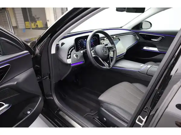 MERCEDES-BENZ E 220 (11/28)