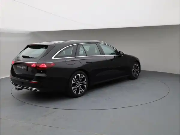 MERCEDES-BENZ E 220 (6/28)