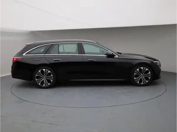 MERCEDES-BENZ E 220 (7/28)