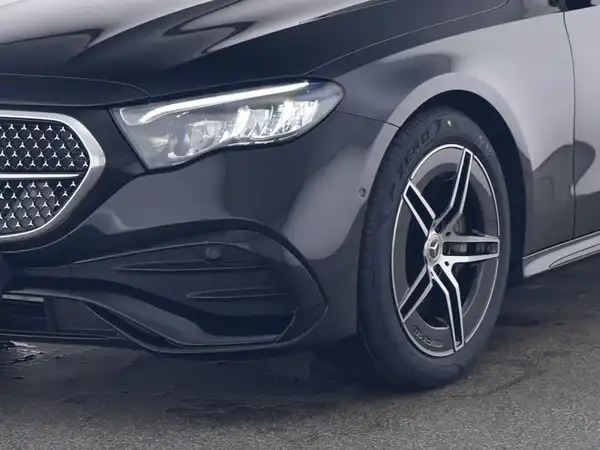 MERCEDES-BENZ E 220 (4/10)