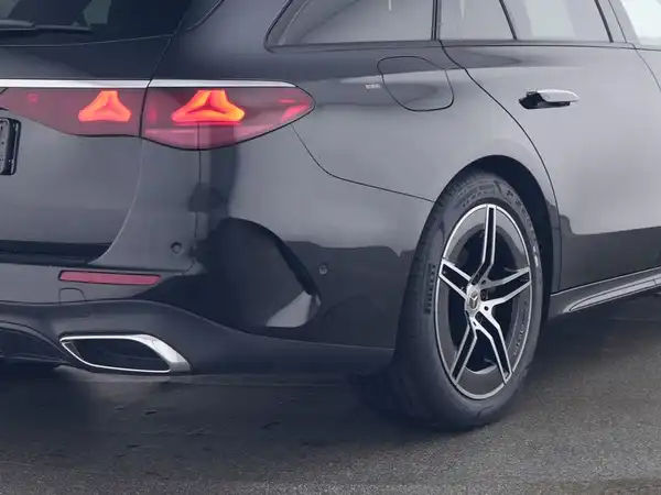 MERCEDES-BENZ E 220 (5/10)