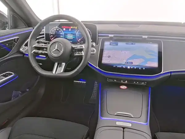 MERCEDES-BENZ E 220 (7/10)