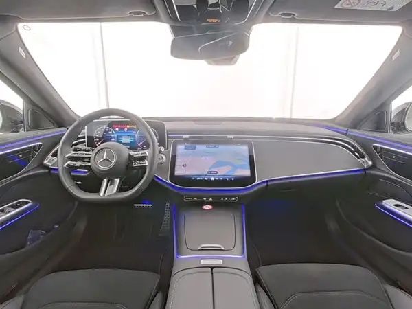 MERCEDES-BENZ E 220 (8/10)