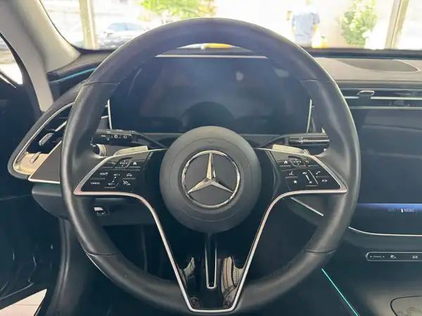 MERCEDES-BENZ E 220 (16/18)