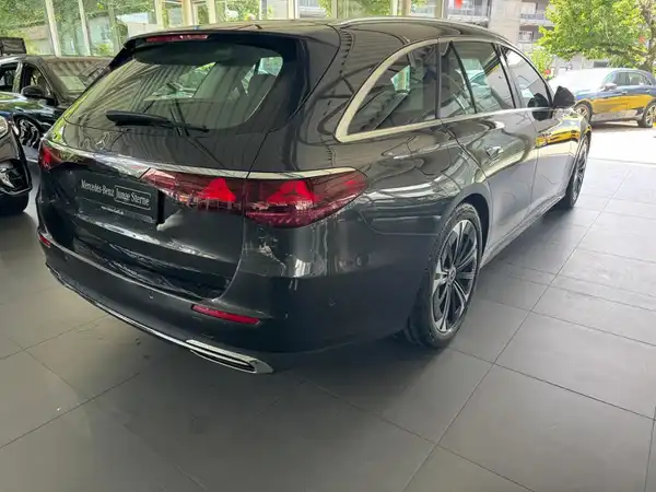 MERCEDES-BENZ E 220 (5/18)