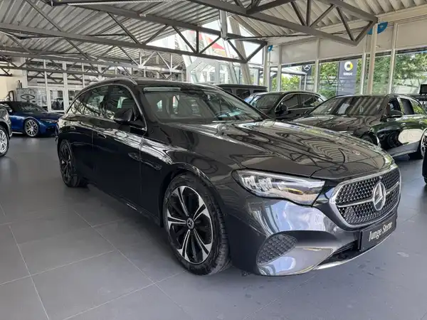 MERCEDES-BENZ E 220 (6/18)