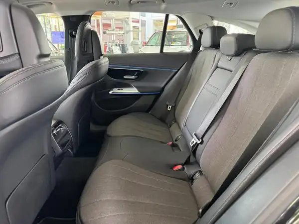 MERCEDES-BENZ E 220 (10/18)