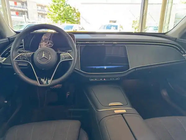 MERCEDES-BENZ E 220 (12/21)